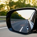 Čemu služi crna crta na retrovizoru? Odgovor će vas iznenaditi, može vam spasti život