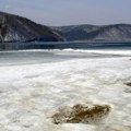 Дечак пропао кроз лед на Бајкалском језеру и смртно страдао