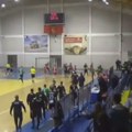 VIDEO Skandal i opšta tuča na utakmici u Crnoj Gori: Jedan igarač ostao bez svesti, zamalo da nastrada i predsednik kluba