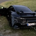 "Porše" od 250.000 evra sa srpskim tablicama nađen slupan pored puta u Nemačkoj. Policija pokušava da reši misteriju.