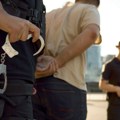 Muškarac (49) u Splitu bacio na građevinske radnike dimnu bombu i flaše, policija ga uhapsila