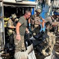 Kijev: Pogođena pijaca u Konstantinovki, poginulo 17 ljudi; SAD prvi put Ukrajini šalju municiju sa osiromašenim uranijumom