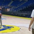 Ima li nešto što ne ume? Tadić na košarkaškom terenu, Gudurić mu dodaje loptu - tražio "žrtve" da ih "izubija" (video)