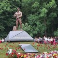 Spomenik heroju sa Košara potporučniku Predragu Peđi Leovcu otkriven danas u Pljevljima
