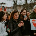 FOTO: Osmesi, zagrljaji… Na protestnom balu u Elemiru vladala neka posebna atmosfera