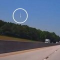 (Video) Misteriozni objekat na nebu: Vatrena lopta zaparala nebo: Panika u Americi