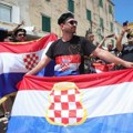 Skandal u sinju na proslavi ubijanja Srba: LJudi u crnom viču "Za dom spremni", pevaju zloglasnu ustašku pesmu! Vijore se…