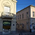 Direktan sudar automobila i autobusa: Teška nesreća u Zemunu: Delovi rasuti po putu, jedna osoba povređena (foto)