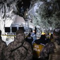 Prva žrtva zemljotresa u Turskoj: Spasioci pretražuju ruševine urušenih zgrada
