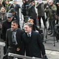Počelo suđenje ministru kulture Nikoli Selakoviću: ispred Višeg suda demonstranti (video)
