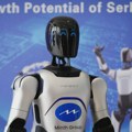 Hoće li robot Luka postati "Srbin": Vučić najavljuje fabrike androida - a prototip već zna da ga hvali