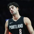 (VIDEO) Bogdan zakucan za klupu, važna pobeda Portlanda