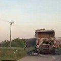 Prokuplje: Goreo kamion sa drobilicom, požar prešao i na pomoćni objekat (foto)