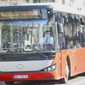 Autobus noćas udario u ogradu kod Brankovog mosta: Vozač (52) izgubio svest za volanom i pokosio vozila, hitno prebačen na VMA…
