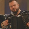 Nestala struja usred slavlja dok je svirao Borko Radivojević: Muzičar reakcijom sve oduševio VIDEO