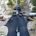 Privode se kraju radovi na asfaltiranju prve faze Ulice Maksima Gorkog, od Keja žrtava racije do Stevana Musića