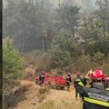 Stigla braća: Srpski vatrogasci po drugi put ovog meseca stigli u Grčku da gase požare i već su se upustili u borbu sa…