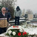 Saša Matić posetio grob Kemala Montena, a ono što je rekao će vas naježiti: "Da je bilo malo sreće..."