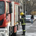 Opet gore napušteni vagoni: Požar u blizini Pančevačkog mosta u Beogradu