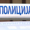 Na pumpi ukrali auto u kome je bilo dete: Uleteli u izlog radnje i ukrali telefone