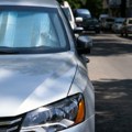 Ova situacija je opasna po život Reagujte odmah - razbijte prozor na automobilu