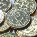 Bitkoin blago pao na 68.250 evra, itirijum za 1,14 odsto na 1.932 evra