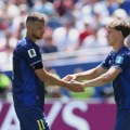 VIDEO Džeko besneo na klupi BiH: Bacio flašicu, pogledajte napete scene