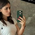 "Nisam trudna..." Manekenka pokazala kako joj telo izgleda nakon hormonalnih terapija: "3. proces vantelesne"