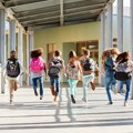 Mališani spremni za veliki korak: Čak 650 prvaka selo u klupe, gradu stigla i lepa vest za roditelje