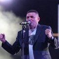 Mali Knindža pokazao ko je pravi Baja: Spektakl na Tašmajdanu - Srbija pevala uz harizmatičnog Krajišnika (video)