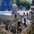 Sačuvana svetinja nadljudskom borbom vatrogasaca, radnika i meštana: Lokalizovan veliki požar u manastiru Vraćevšnica…