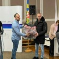 Roditeljima novorođenih beba u Leskovcu podeljeno još 128 auto-sedišta