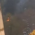 Eksplodirao automobil na Banjici: Vatra ga progutala, dim kulja na sve strane (video)