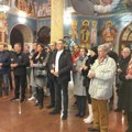 Niška opozicija odala pomen Oliveru Ivanoviću paljenjem sveća u Sabornom hramu