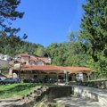 Ova banja u Srbiji je jeftinija od spa centara, a mnogi su je zaboravili: Leči mnoge boljke, a u blizini je i veliki manastir