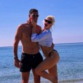 (Foto) Mišićava tela Anje Mit i košarkaša Poskidali se na plaži, svi gledaju u njen stomak i ne veruju kako izgleda posle…