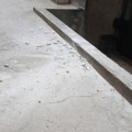 Obrušio se deo terase iznad ulaza u Gradsku biblioteku