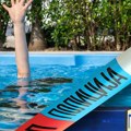 Драма на базену у Младеновцу! Мушкарац (49) извучен из воде без свести, бори се за живот