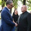 Vučić posetio grob Dragana Markovića Palme: „Meni nedostaje, Srbiji još više“