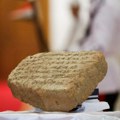 Kamena ploča stara 2.800 godina izložena u Iraku