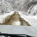 Sneg zavejao veći deo Srbije, palo i do jednog metra: Hiljade ljudi bez struje