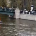 "Muškarci su skakali sa mosta" Očevidac nesreće Sankt Peterburgu ispričao detalje (video)