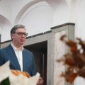 Vučić: Božić nas inspiriše da zajedno gradimo bolju budućnost ispunjenu ljubavlju