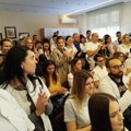 FOTO i VIDEO: Lekari i studenti medicine predali Lekarskoj komori zahteve da podrži studente