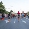 (VIDEO) „Trka privilegija“: Performans kod Varadinskog mosta