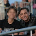 Aleksandar Vulin sa sinom na koncertu benda “Guns N' Roses”