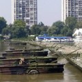 Kraj sezone na Lidu: Pripadnici Vojske Srbije uklanjaju pontonski most od Zemunskog keja do plaže