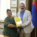 Poklon vaučeri za đake prvake romske nacionalne manjine