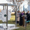 U sedištu UN otkriveno spomen-obeležje Cvet Srebrenice