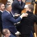 Tuča u slovačkom parlamentu: Zbog novog zakona letele flaše i psovke, čuli se povici da neko nekoga guši! (video)